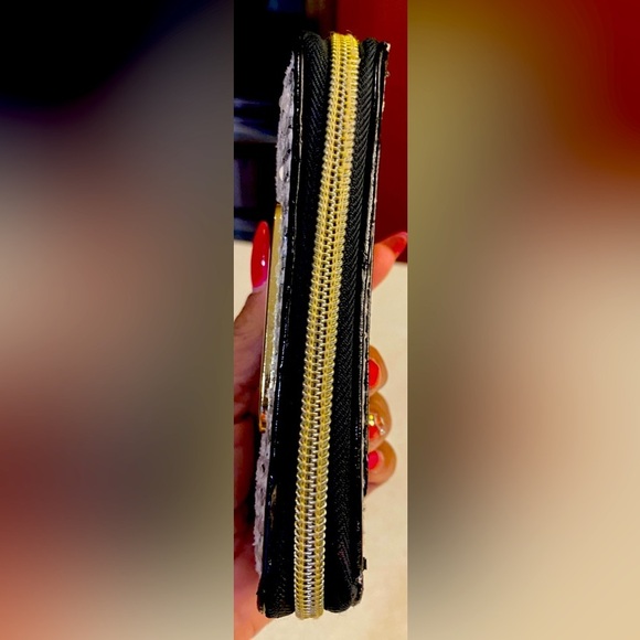 BETSEY JOHNSON Houndstooth Sequin
Wallet w/Gold-Tone Hardware, EUC - Picture 8 of 10